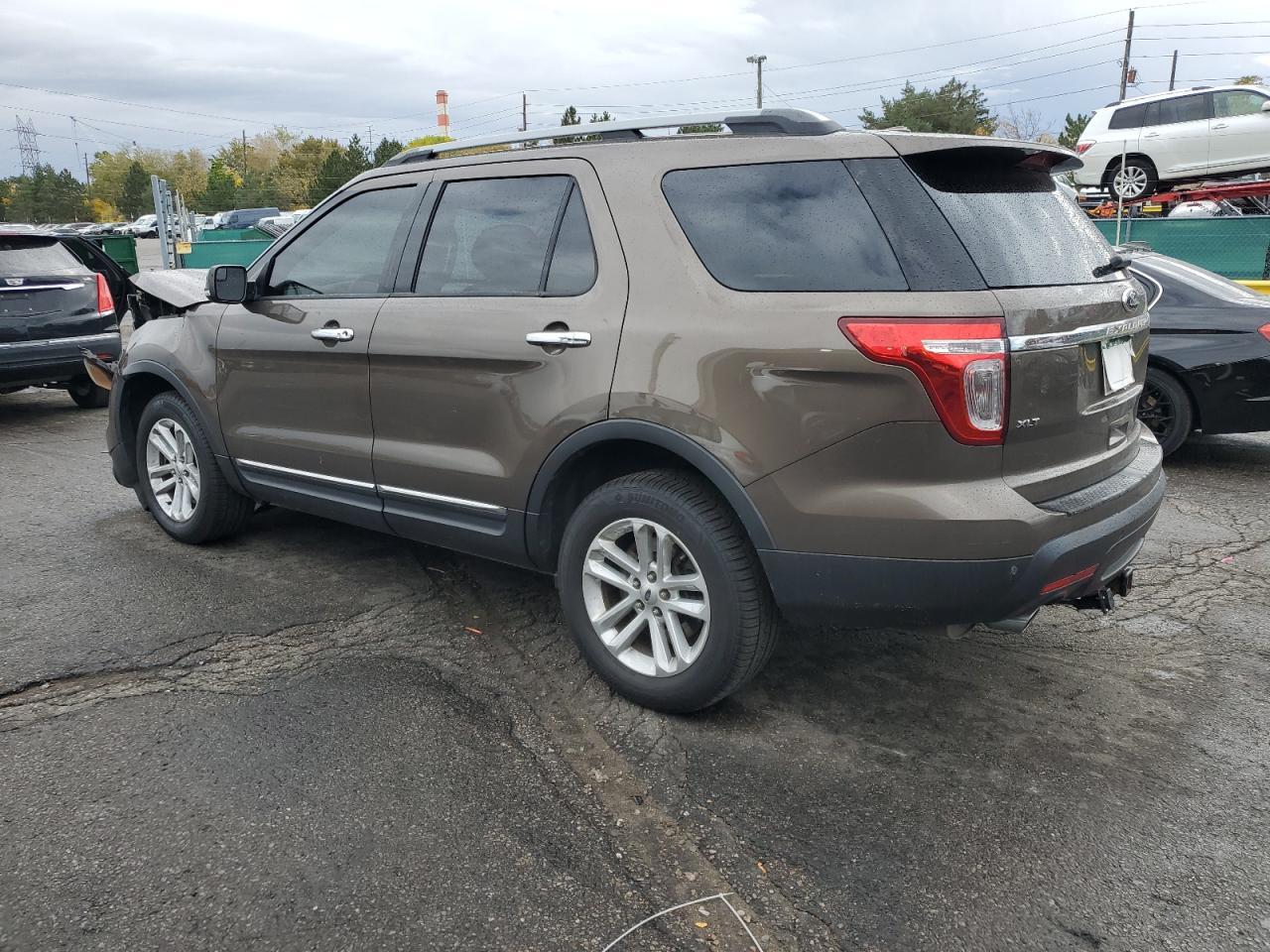2015 Ford Explorer Xlt - Фото 2