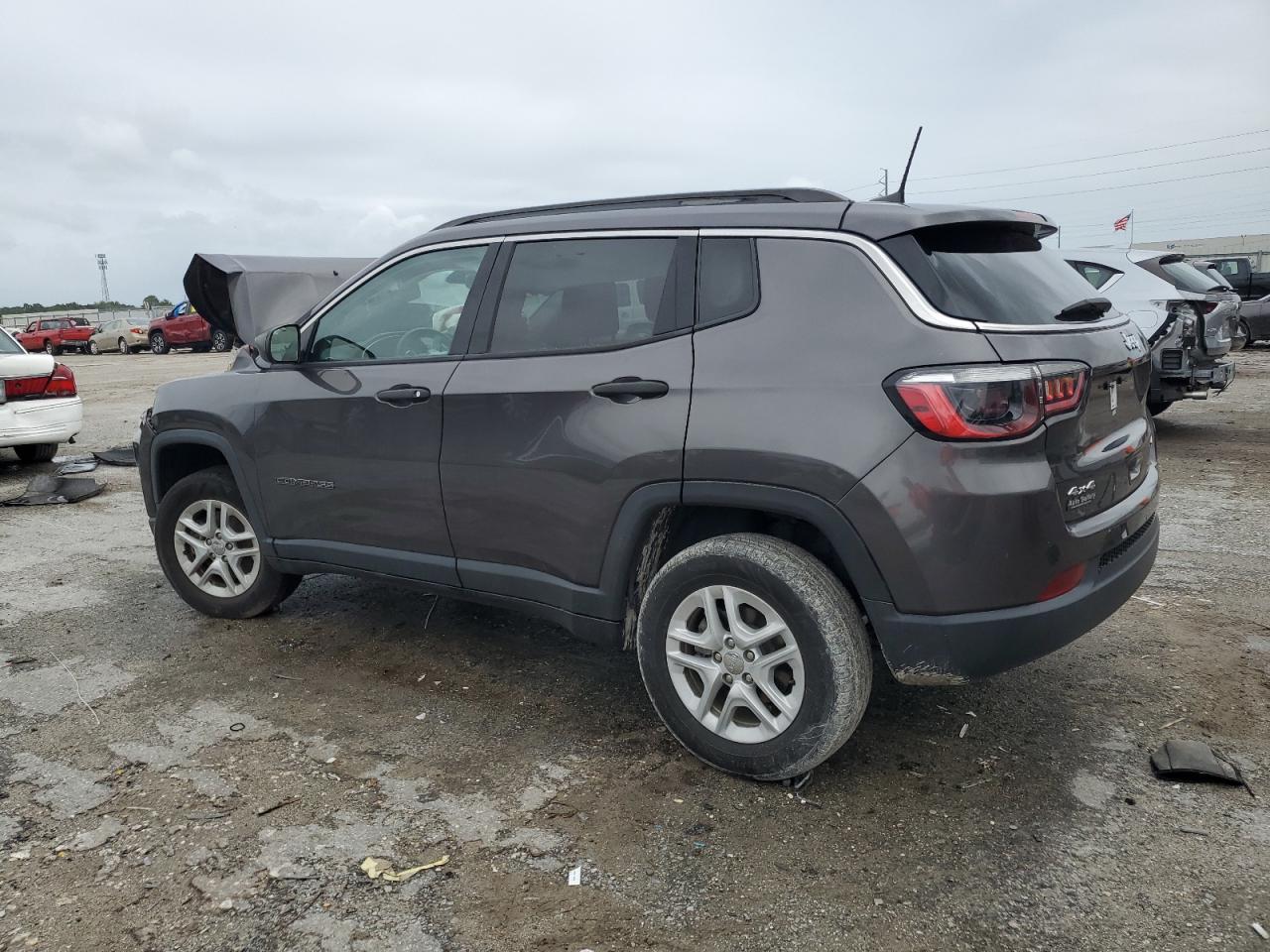 2021 Jeep Compass Sport - Фото 2