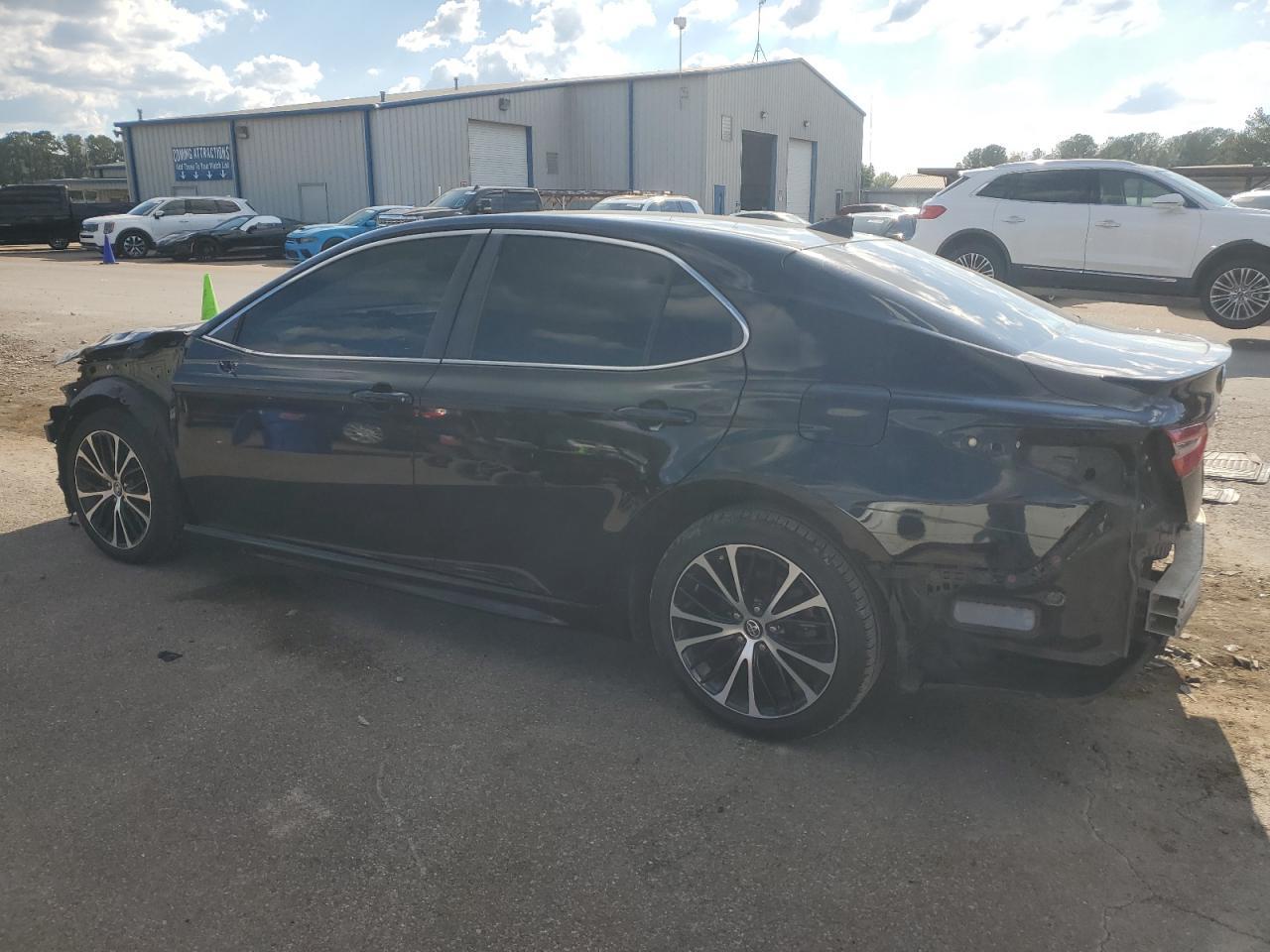 2019 Toyota Camry L - Фото 2