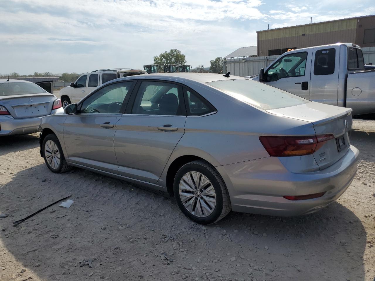 2019 Volkswagen Jetta - Image 2