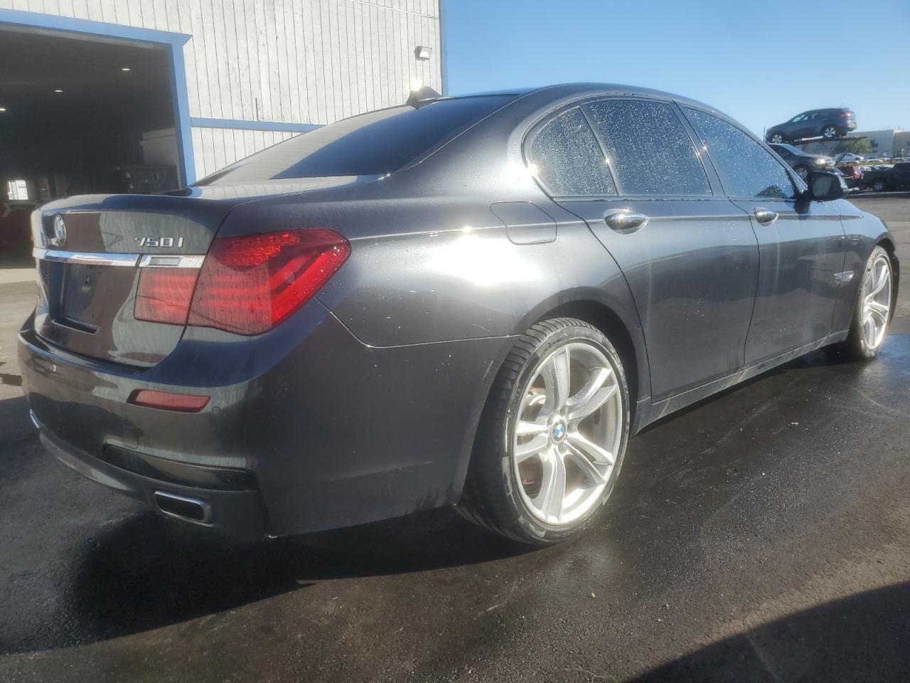 2014 BMW 750 Xi - Image 3