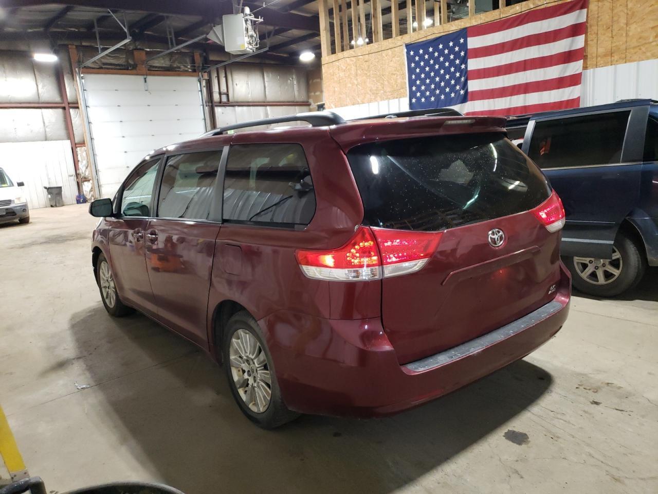 2011 Toyota Sienna Le - Image 2