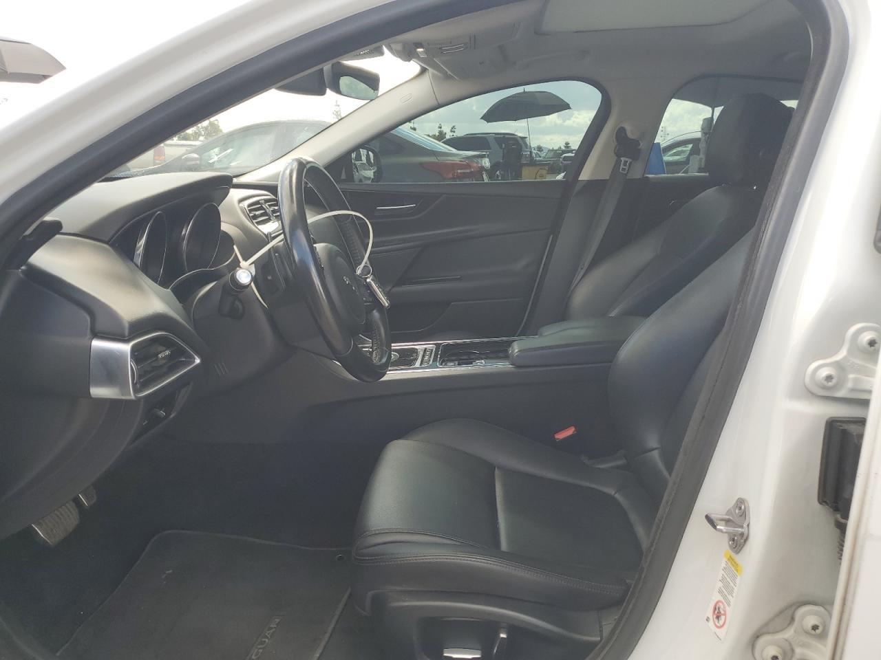 2019 Jaguar Xe - Фото 7