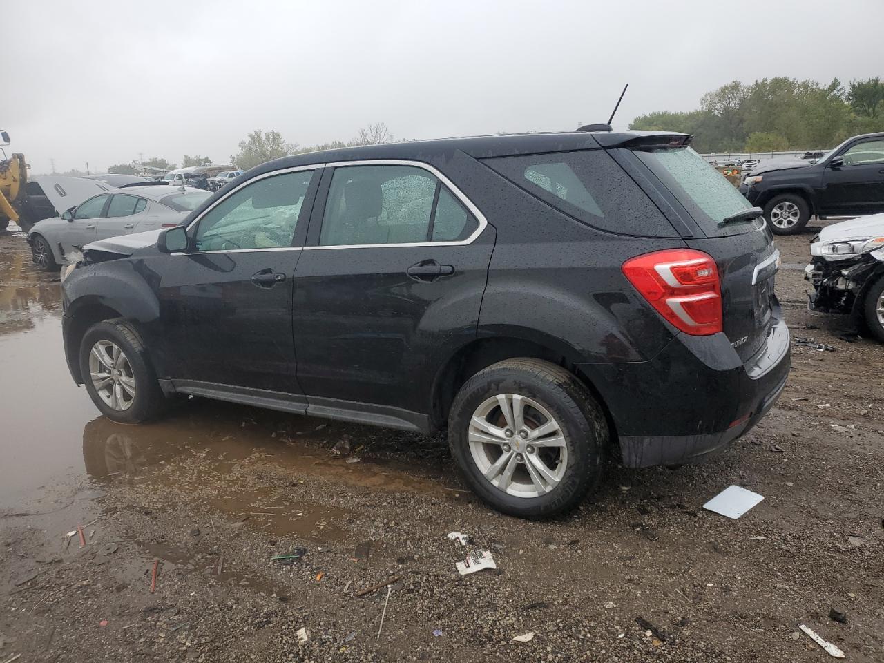 2017 Chevrolet Equinox Ls - Image 2