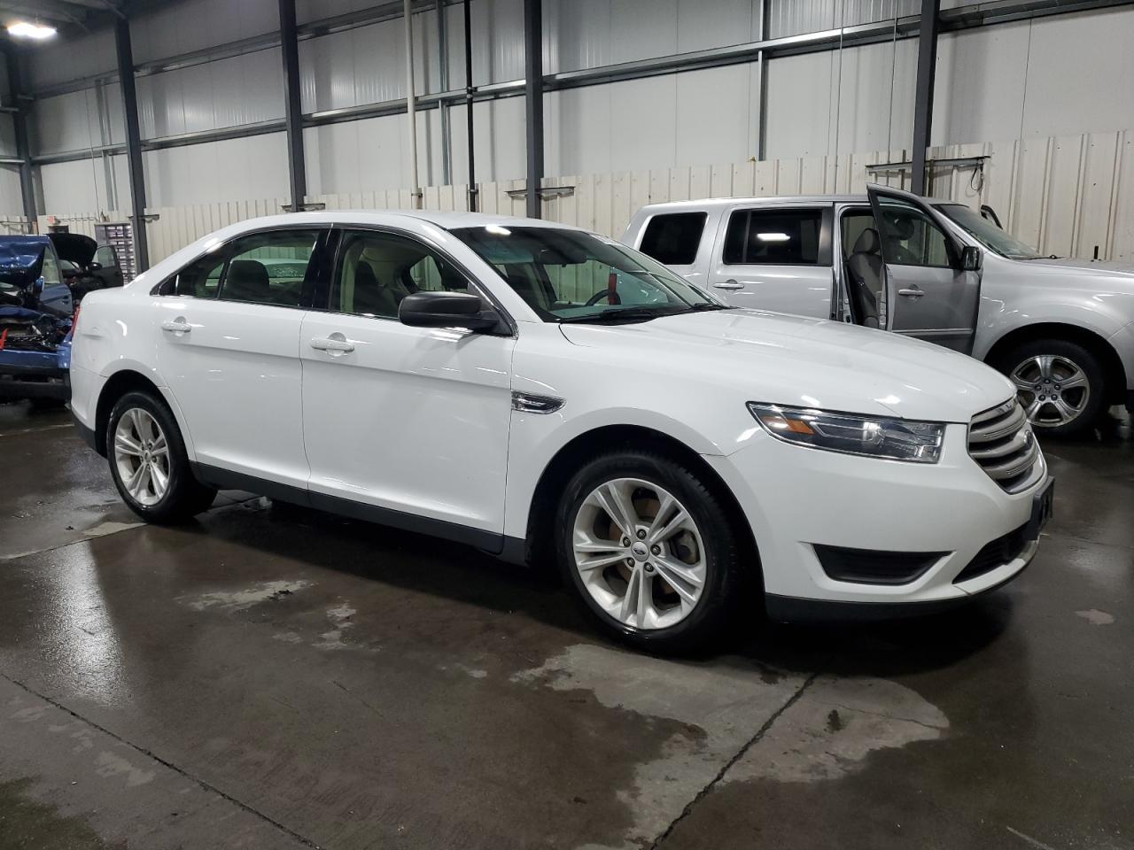 2015 Ford Taurus Se - Фото 4