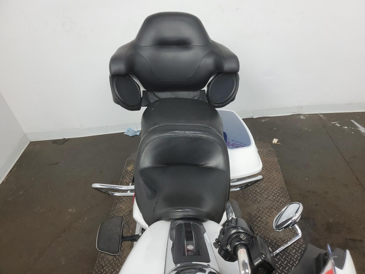 2015 Harley-Davidson Flhtcu Ultra Classic Electra Glide - Image 5