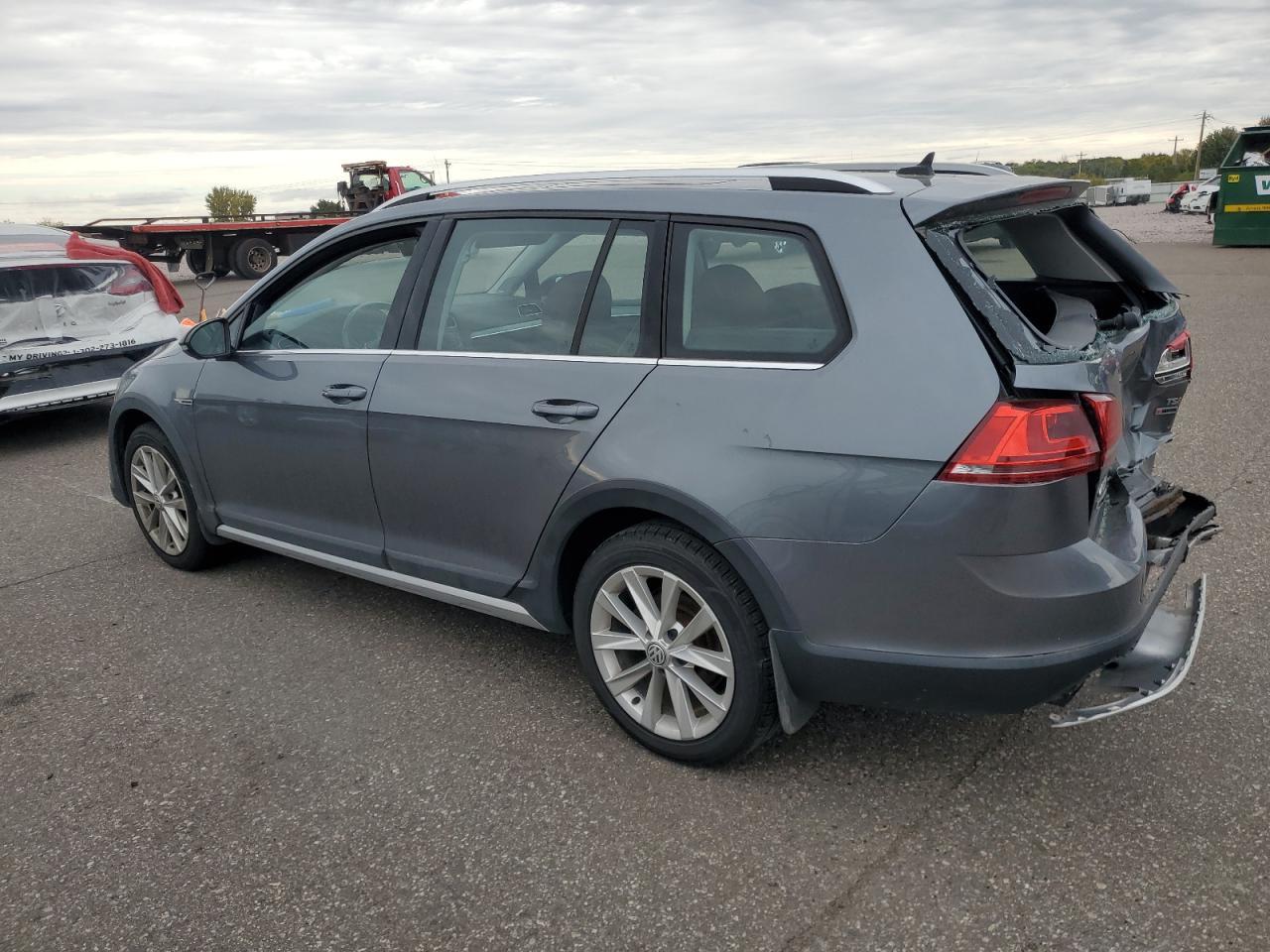 2017 Volkswagen Golf Alltrack S - Image 2