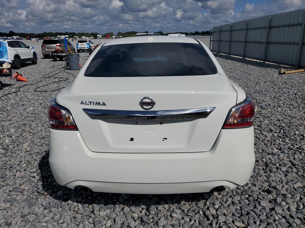 2015 Nissan Altima 2.5 - Image 6