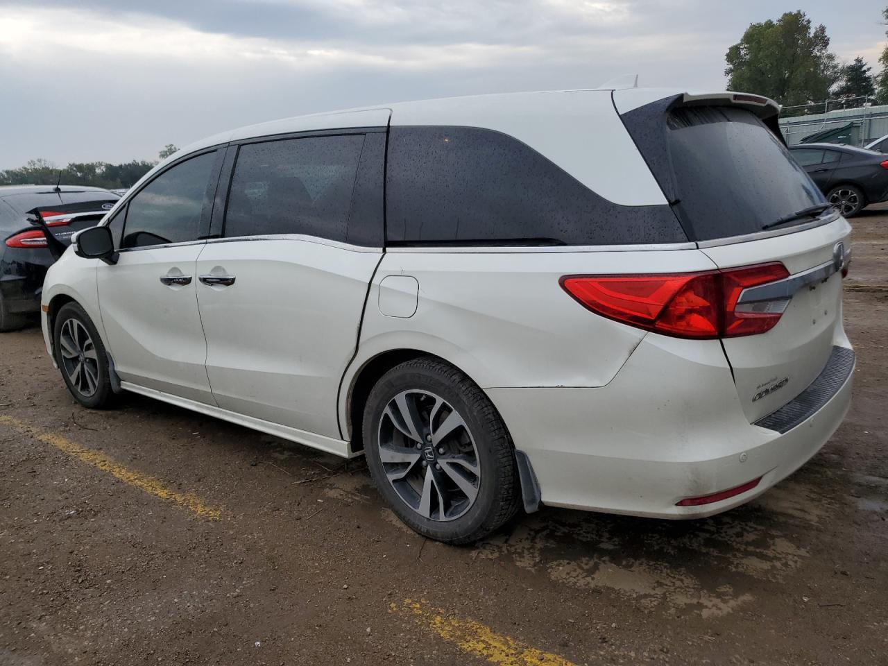 2018 Honda Odyssey Elite - Image 2