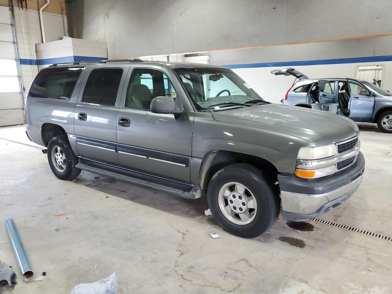 2001 Chevrolet Suburban C1500 - Image 4