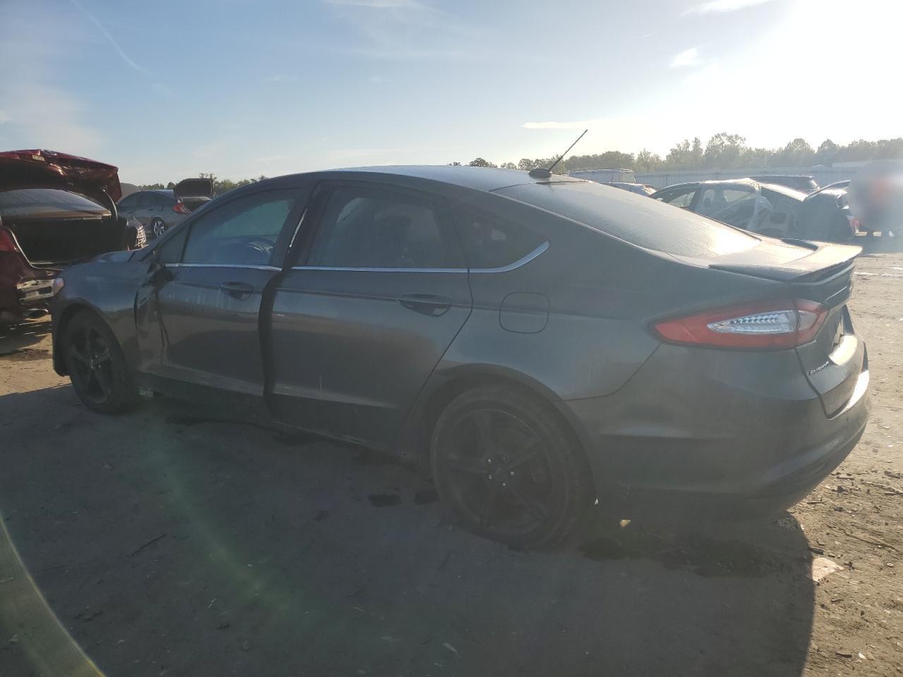 2016 Ford Fusion Se - Фото 2