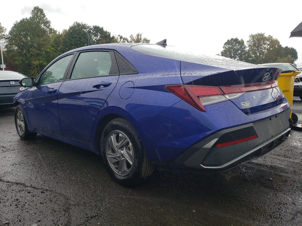 2025 Hyundai Elantra Se - Image 2