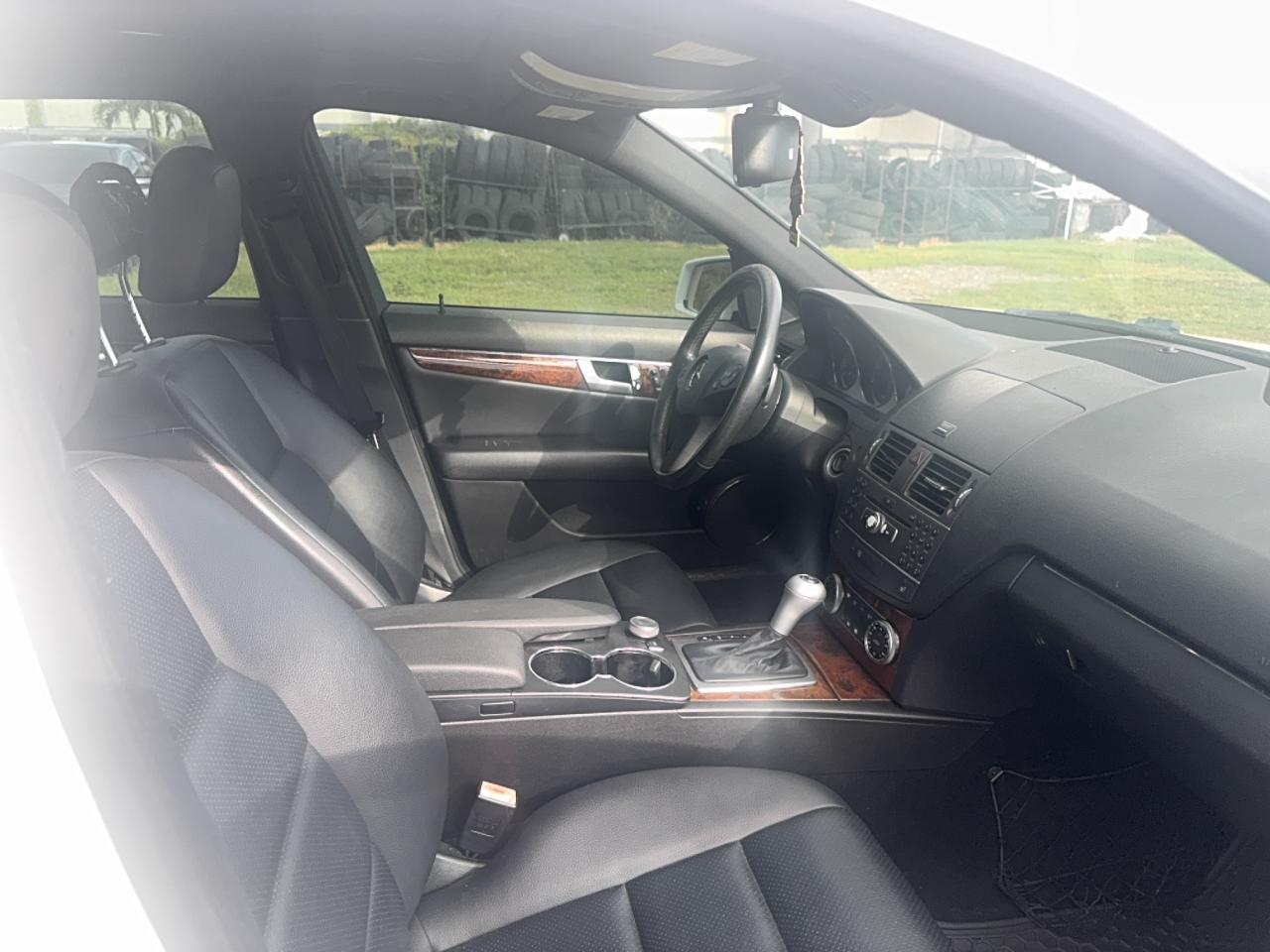 2011 Mercedes-Benz C 300 - Фото 5
