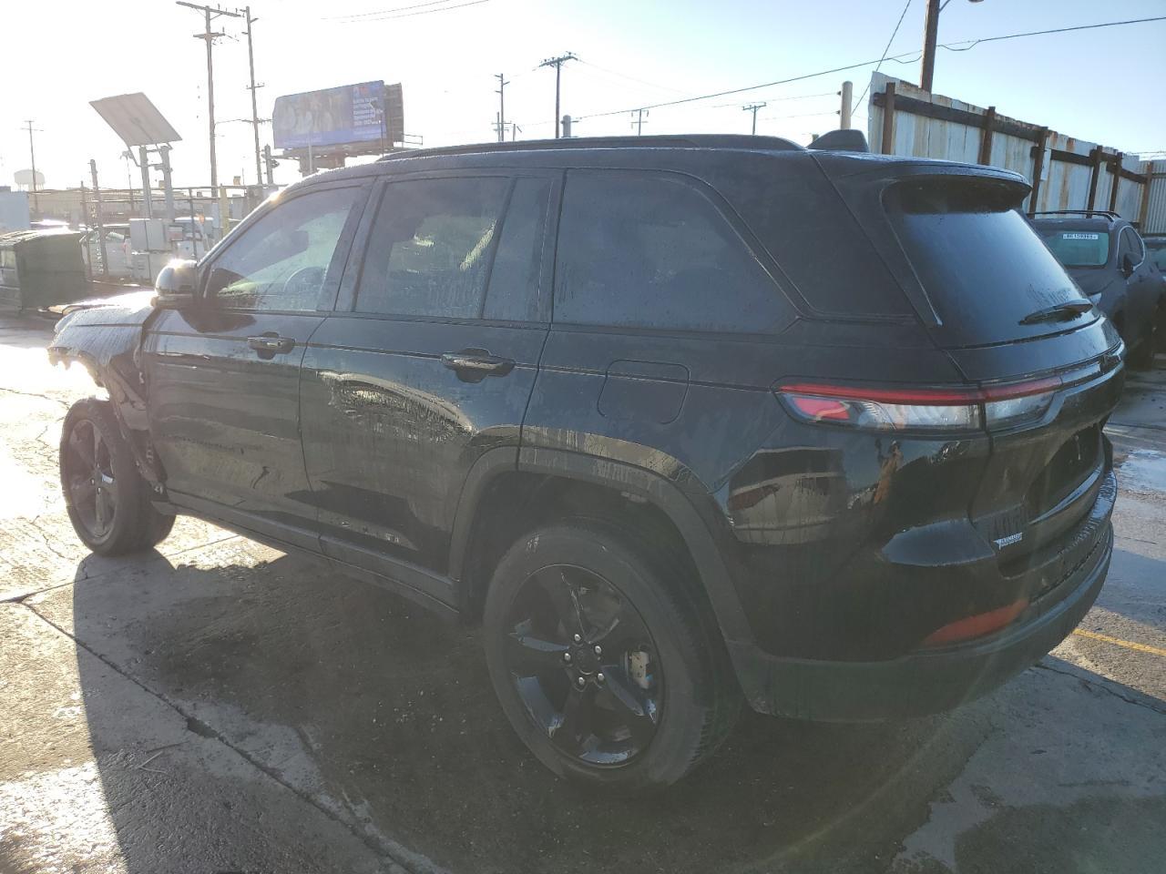 2023 Jeep Grand Cherokee Laredo - Image 2