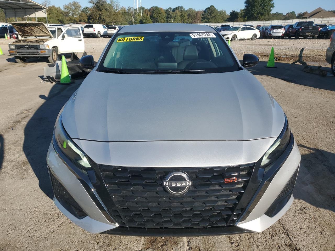 2025 Nissan Altima Sr - Фото 5