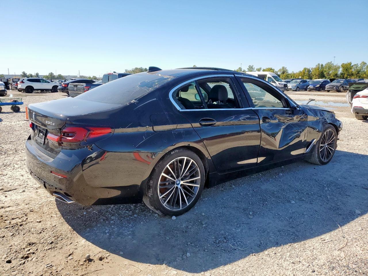 2023 BMW 530E - Image 3