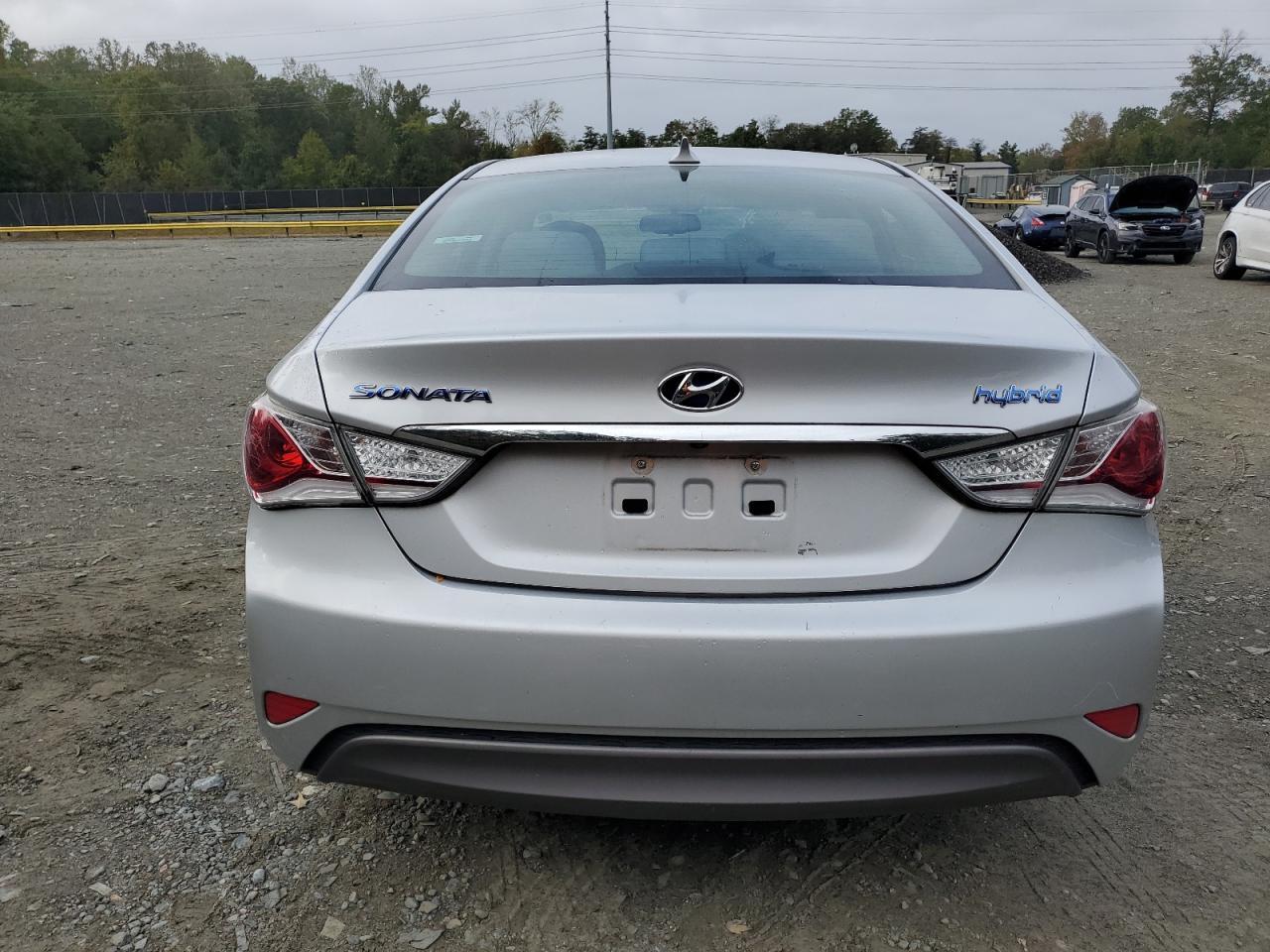 2015 Hyundai Sonata Hybrid - Image 6