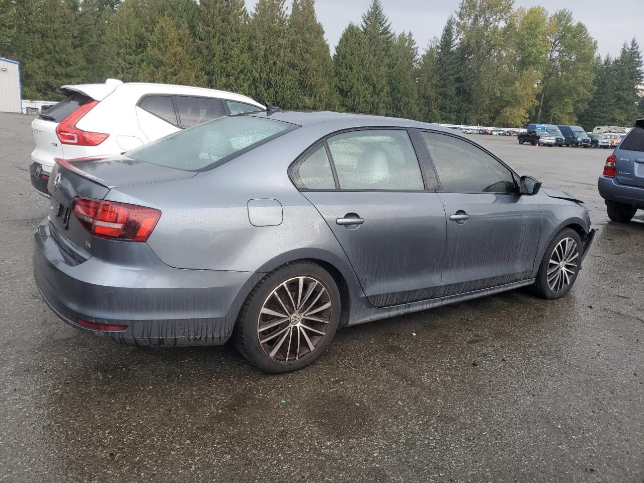 2016 Volkswagen Jetta Sport - Image 3