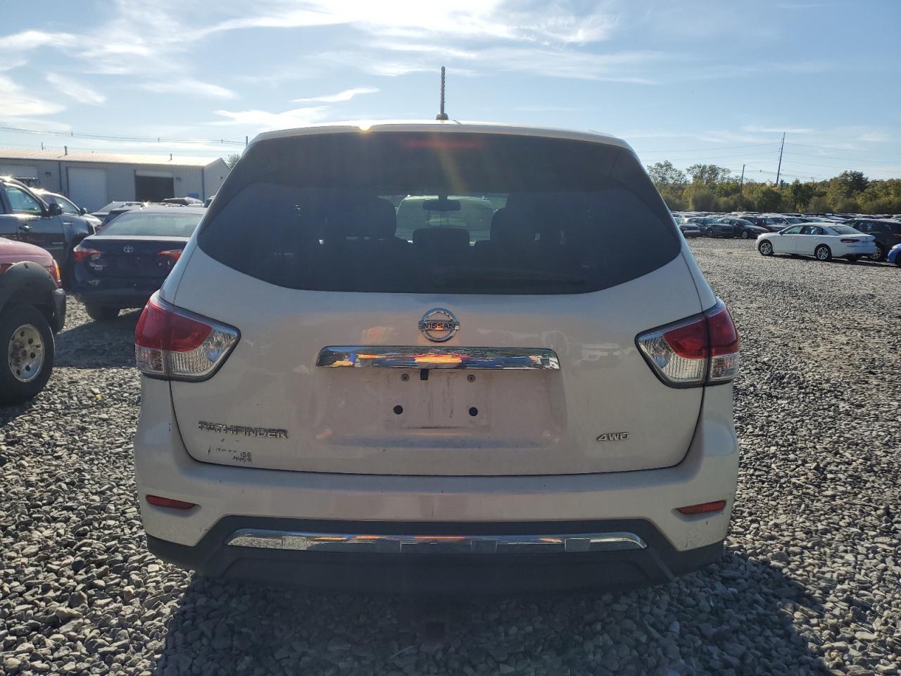 2013 Nissan Pathfinder S - Image 6