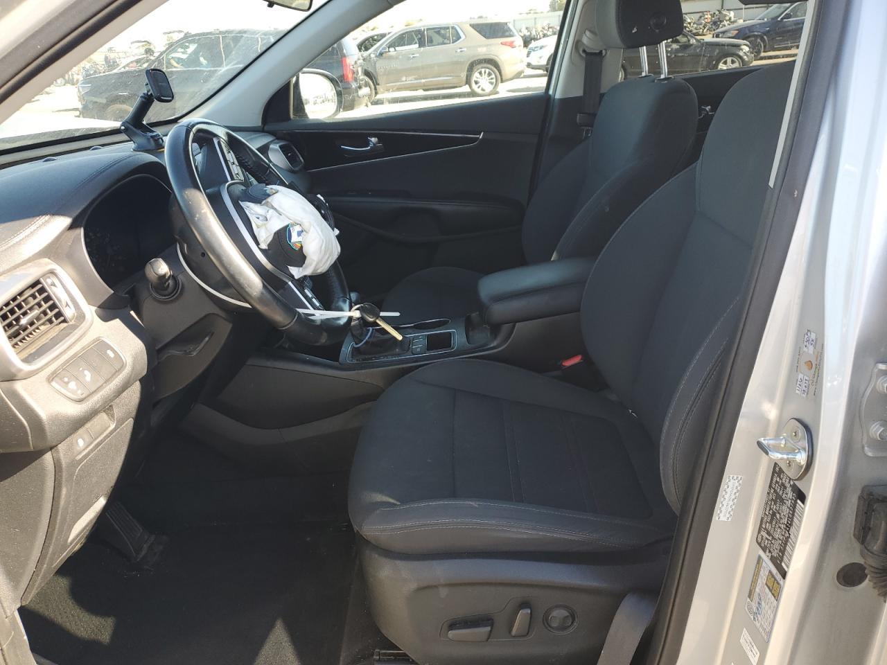 2020 Kia Sorento L - Image 7