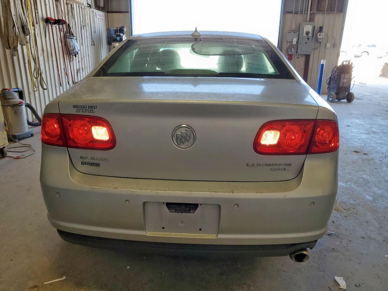 2011 Buick Lucerne Cxl - Image 6