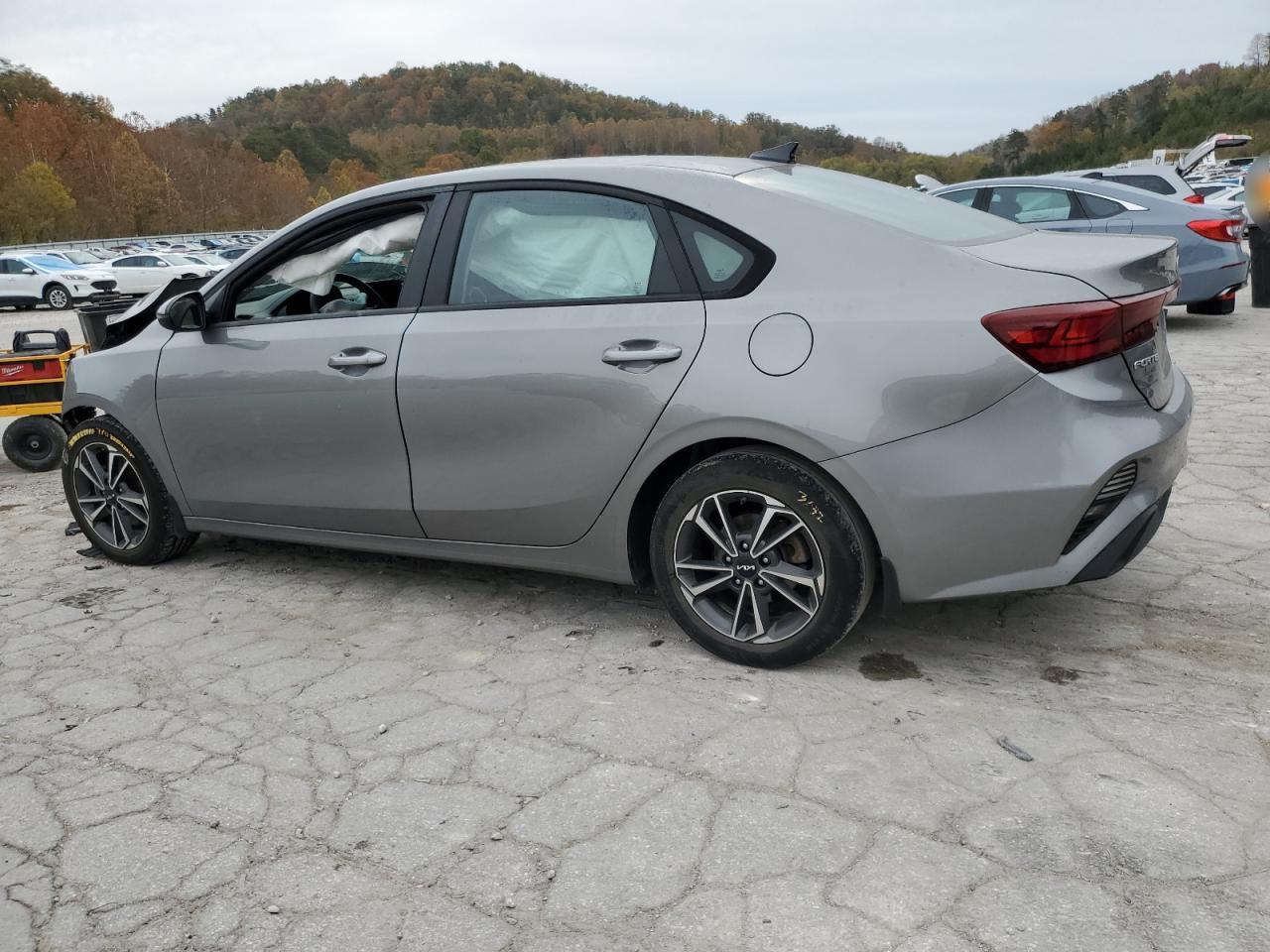 2023 Kia Forte Fe, Lxs - Image 2