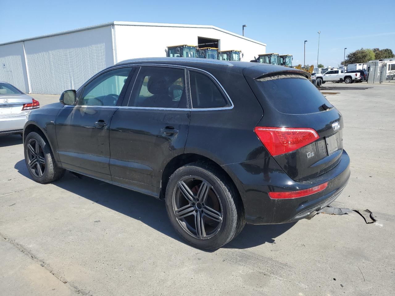 2011 Audi Q5 Premium Plus - Image 2