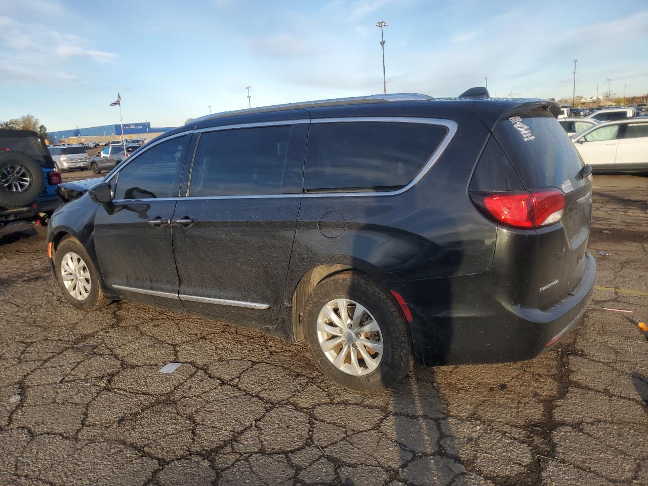 2019 Chrysler Pacifica Touring L - Фото 2