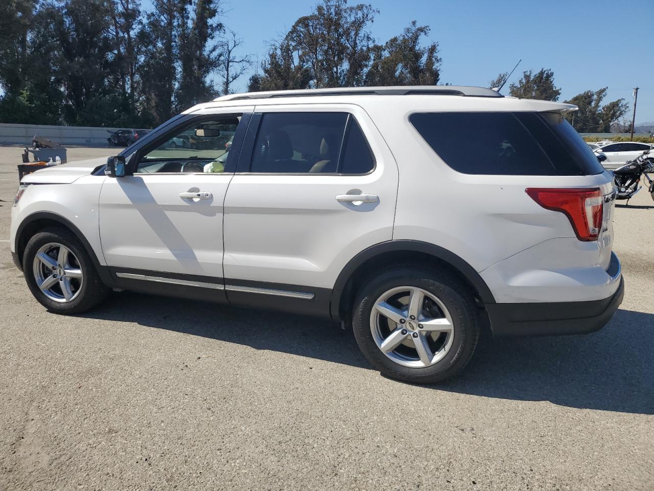 2018 Ford Explorer Xlt - Фото 2