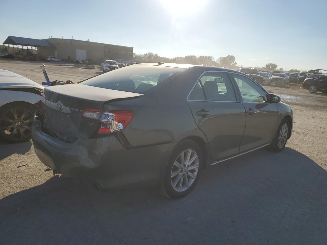 2013 Toyota Camry L - Фото 3