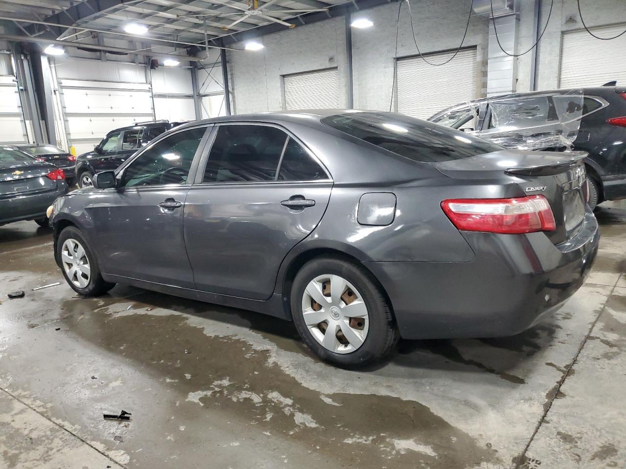 2009 Toyota Camry Le - Фото 2