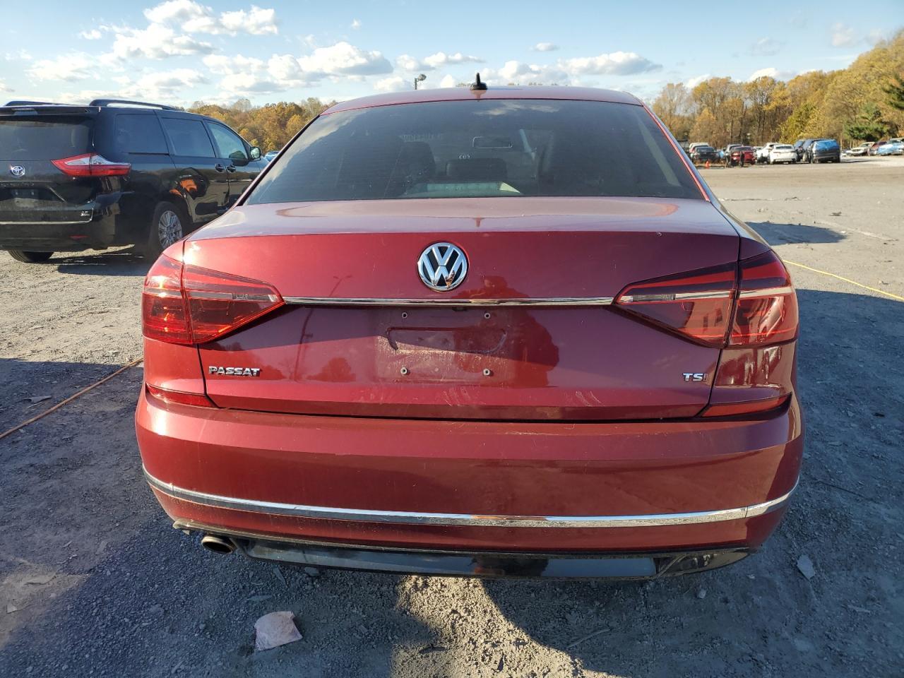 2017 Volkswagen Passat R-Line - Фото 6