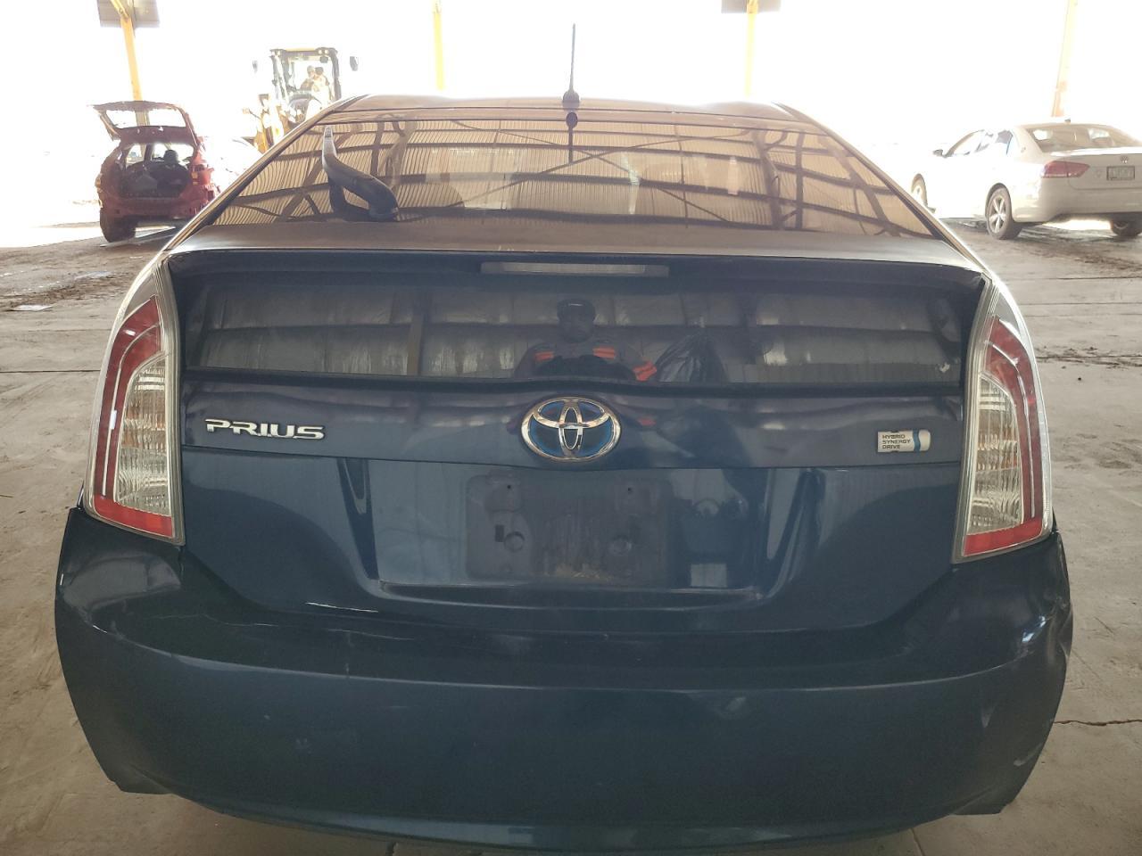 2013 Toyota Prius - Image 6