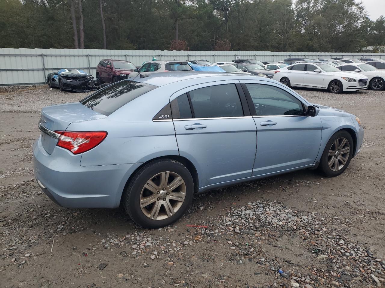2012 Chrysler 200 Touring - Фото 3