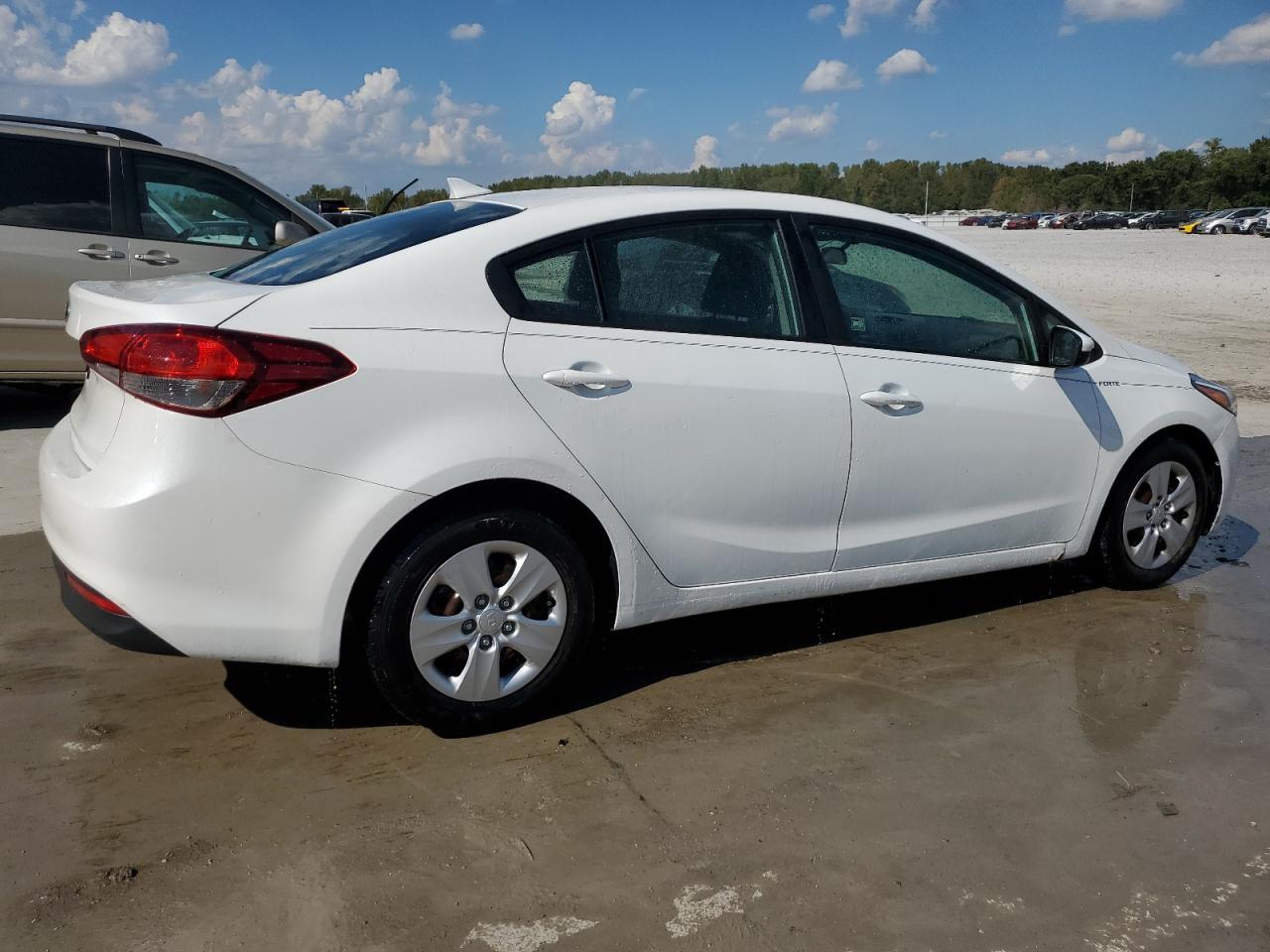 2017 Kia Forte Lx - Image 3