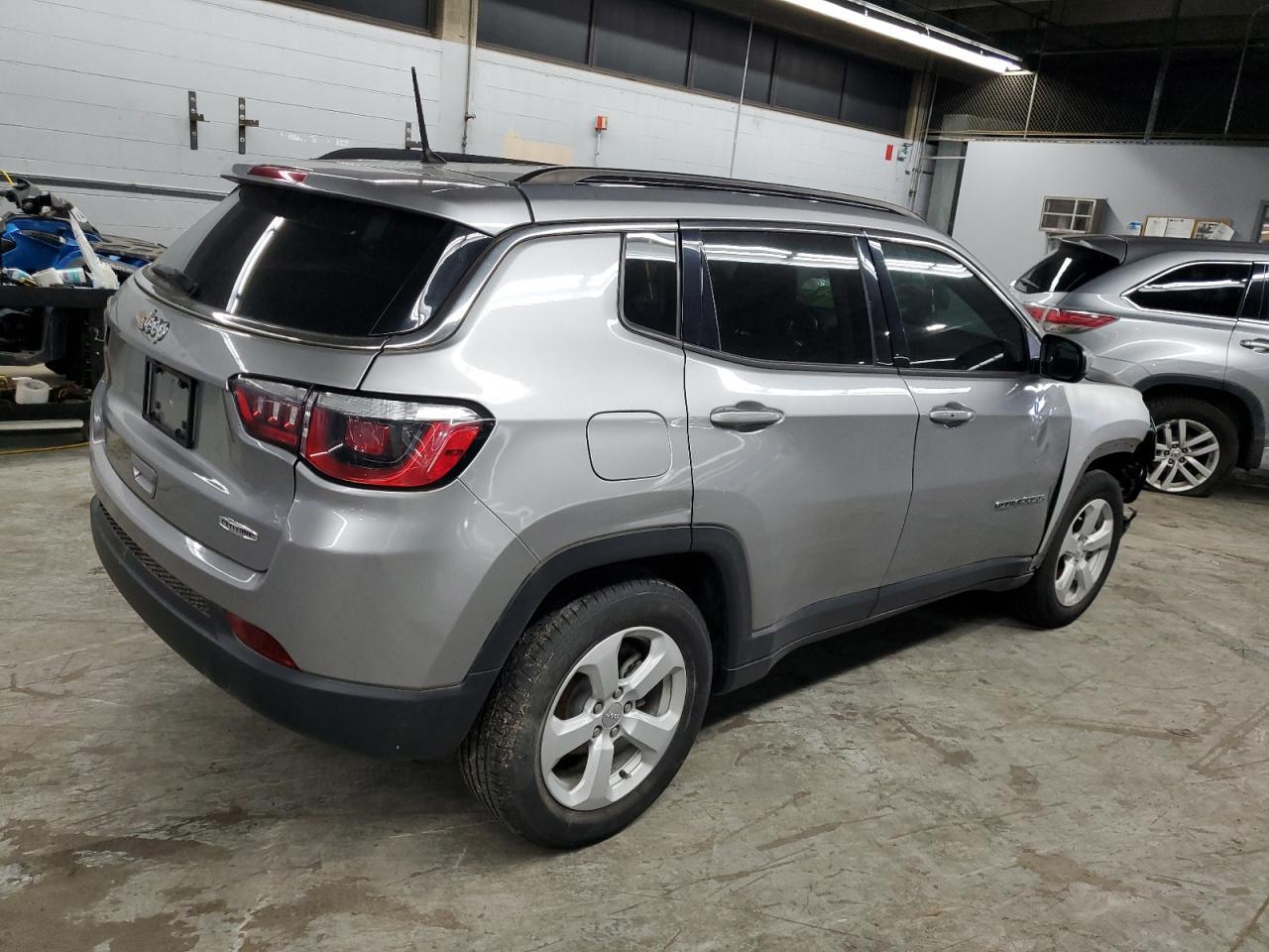2018 Jeep Compass Latitude - Image 3