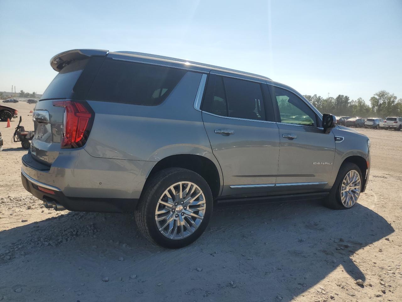 2023 GMC Yukon Denali - Фото 3