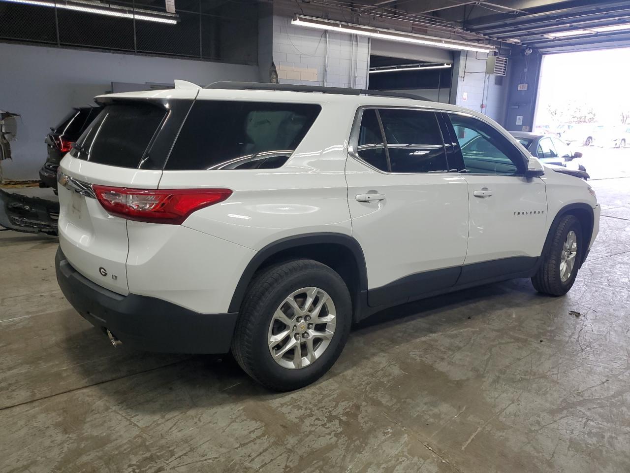 2021 Chevrolet Traverse Lt - Фото 3