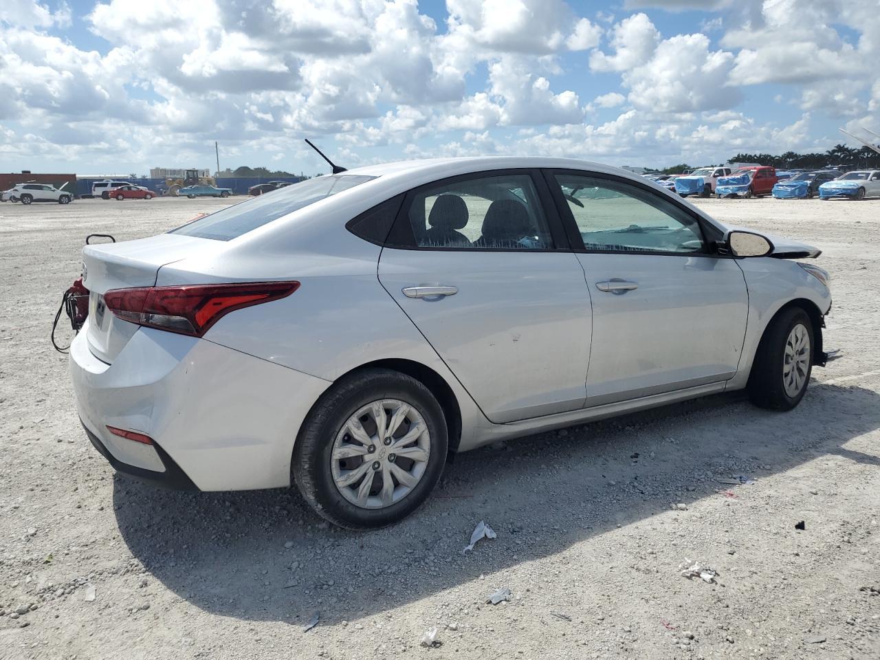 2020 Hyundai Accent Se - Фото 3