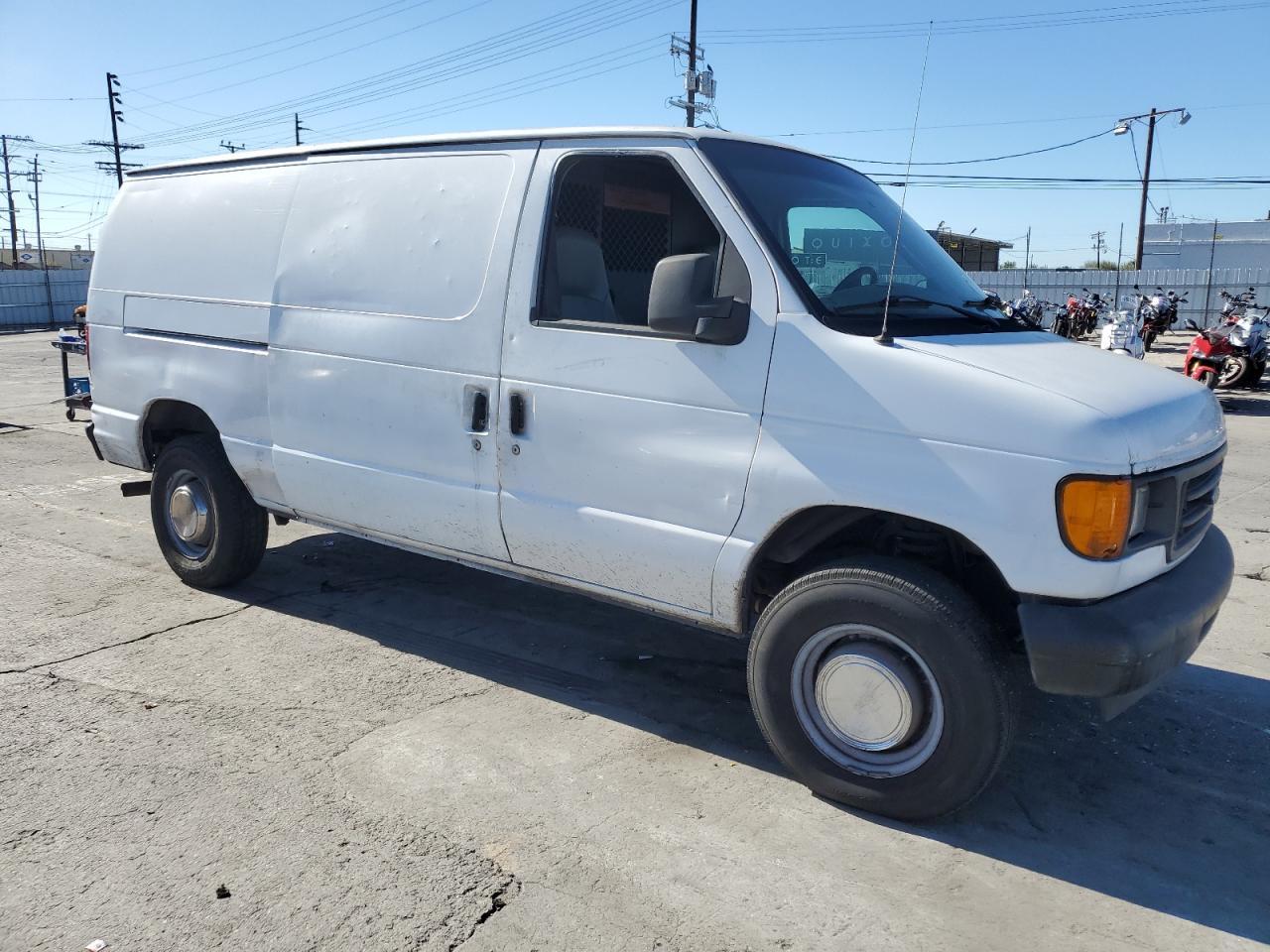 2004 Ford Econoline E350 Super Duty Van - Фото 4