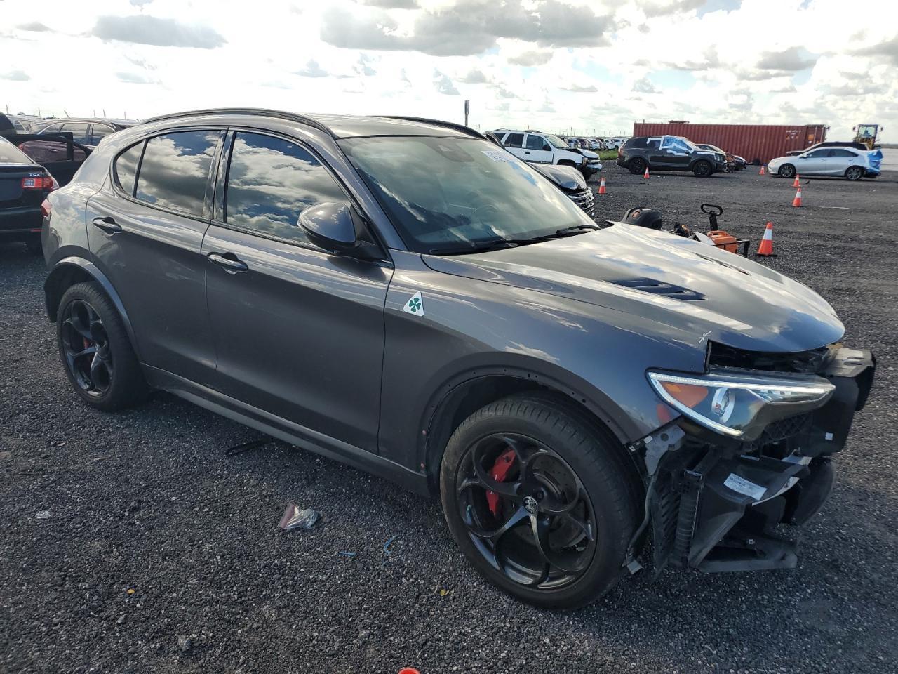 2019 Alfa Romeo Stelvio Quadrifoglio - Фото 4