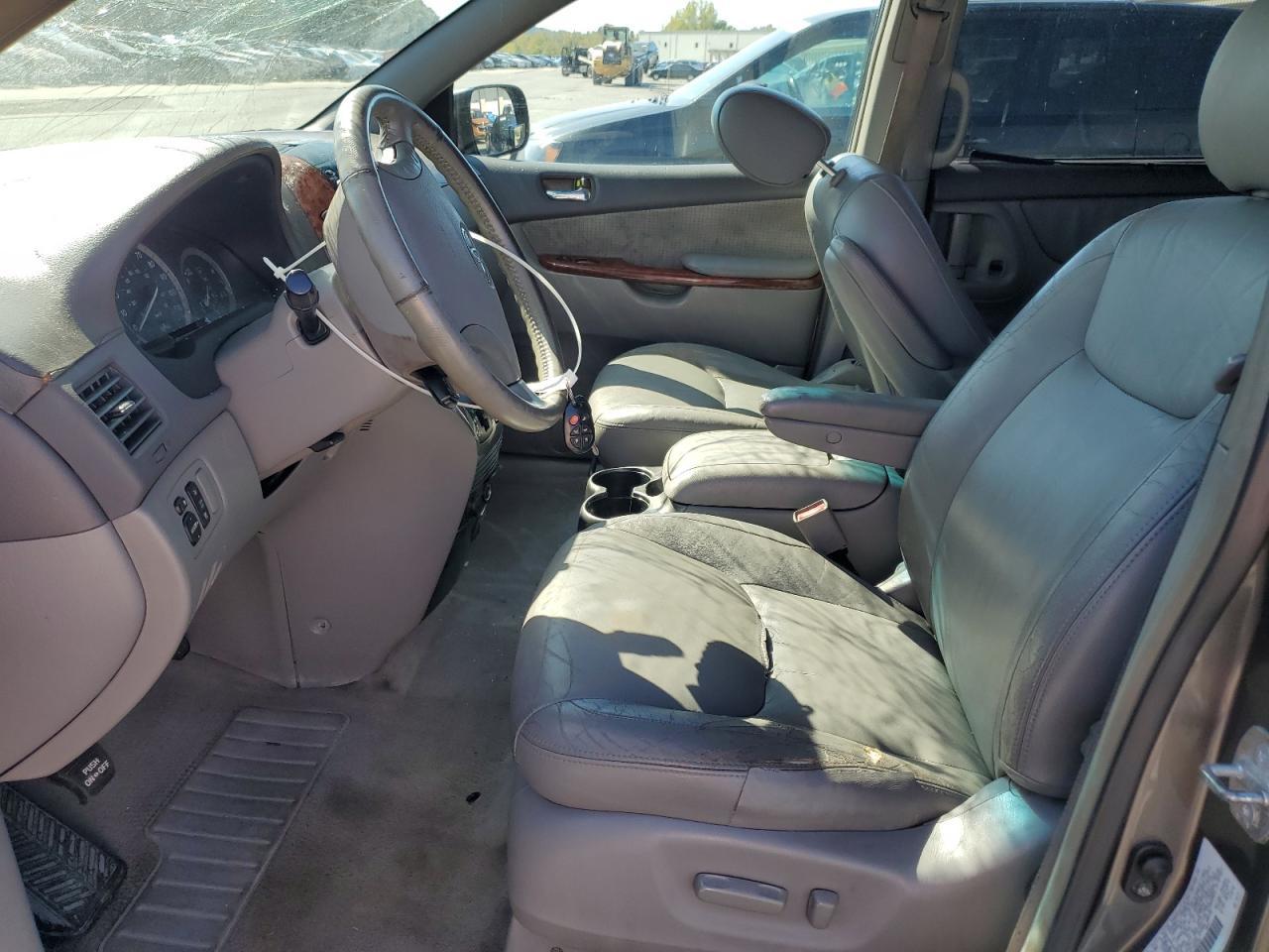 2004 Toyota Sienna Xle - Image 7