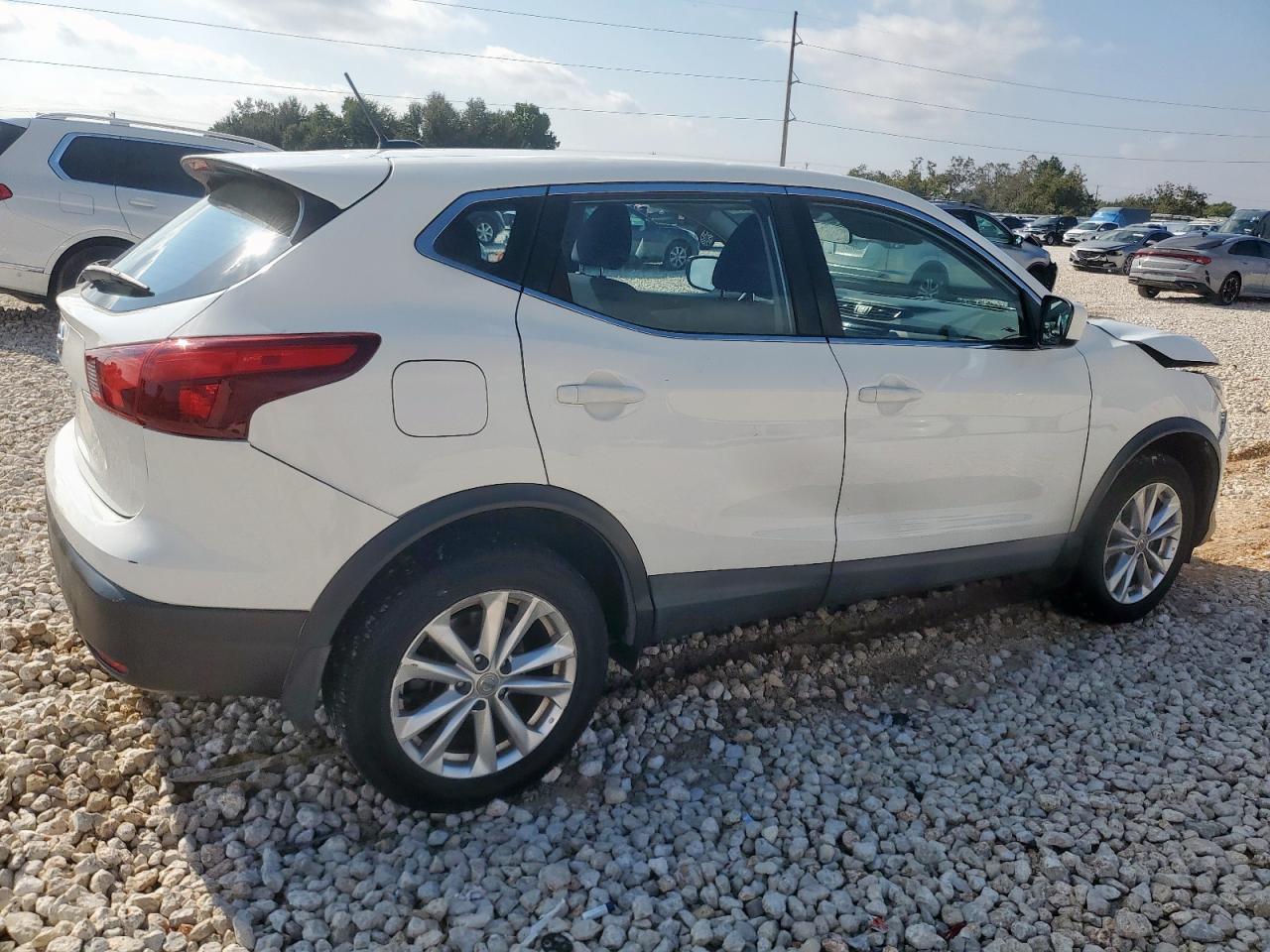 2017 Nissan Rogue Sport S - Image 3
