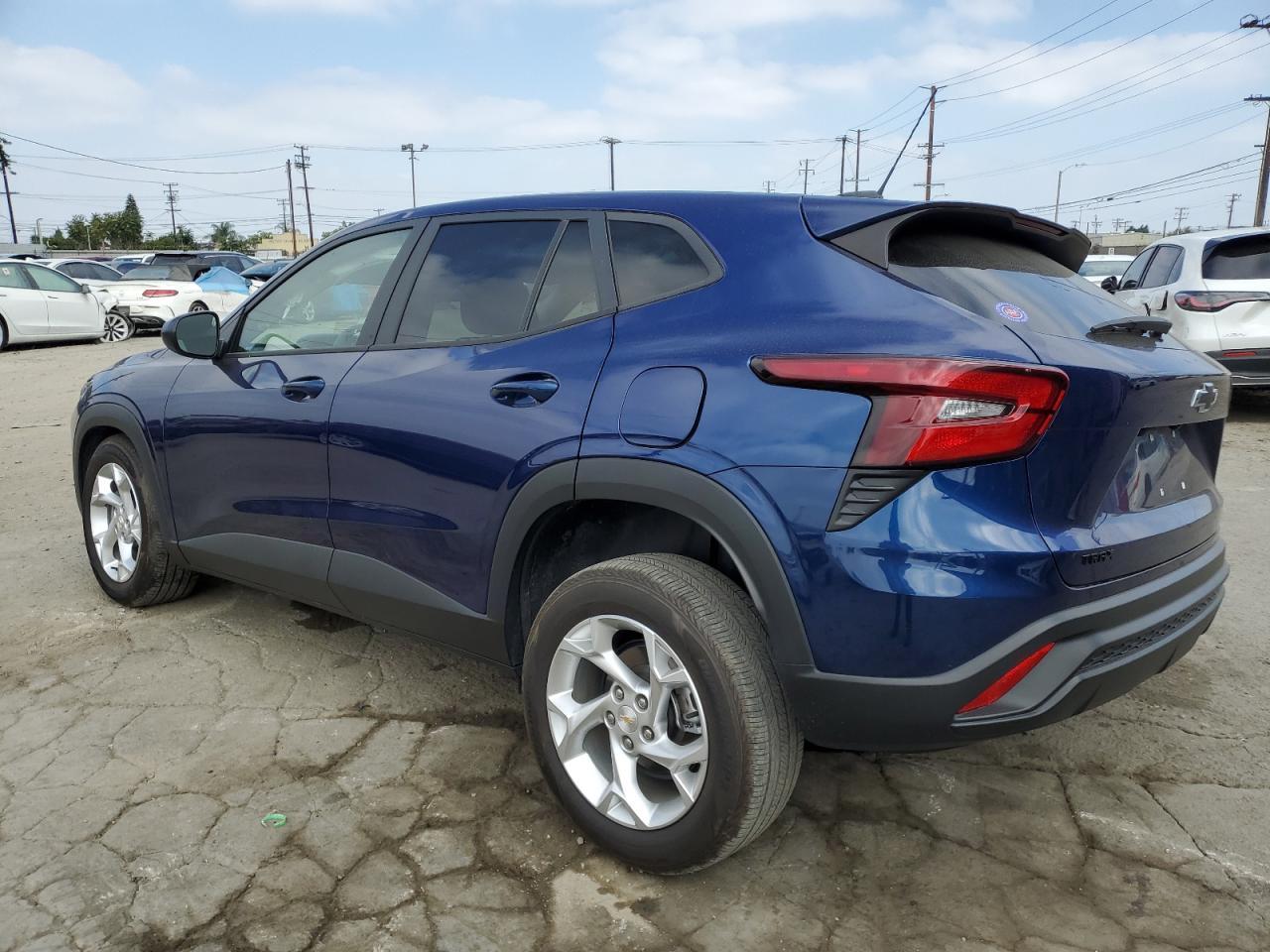 2024 Chevrolet Trax Ls - Фото 2