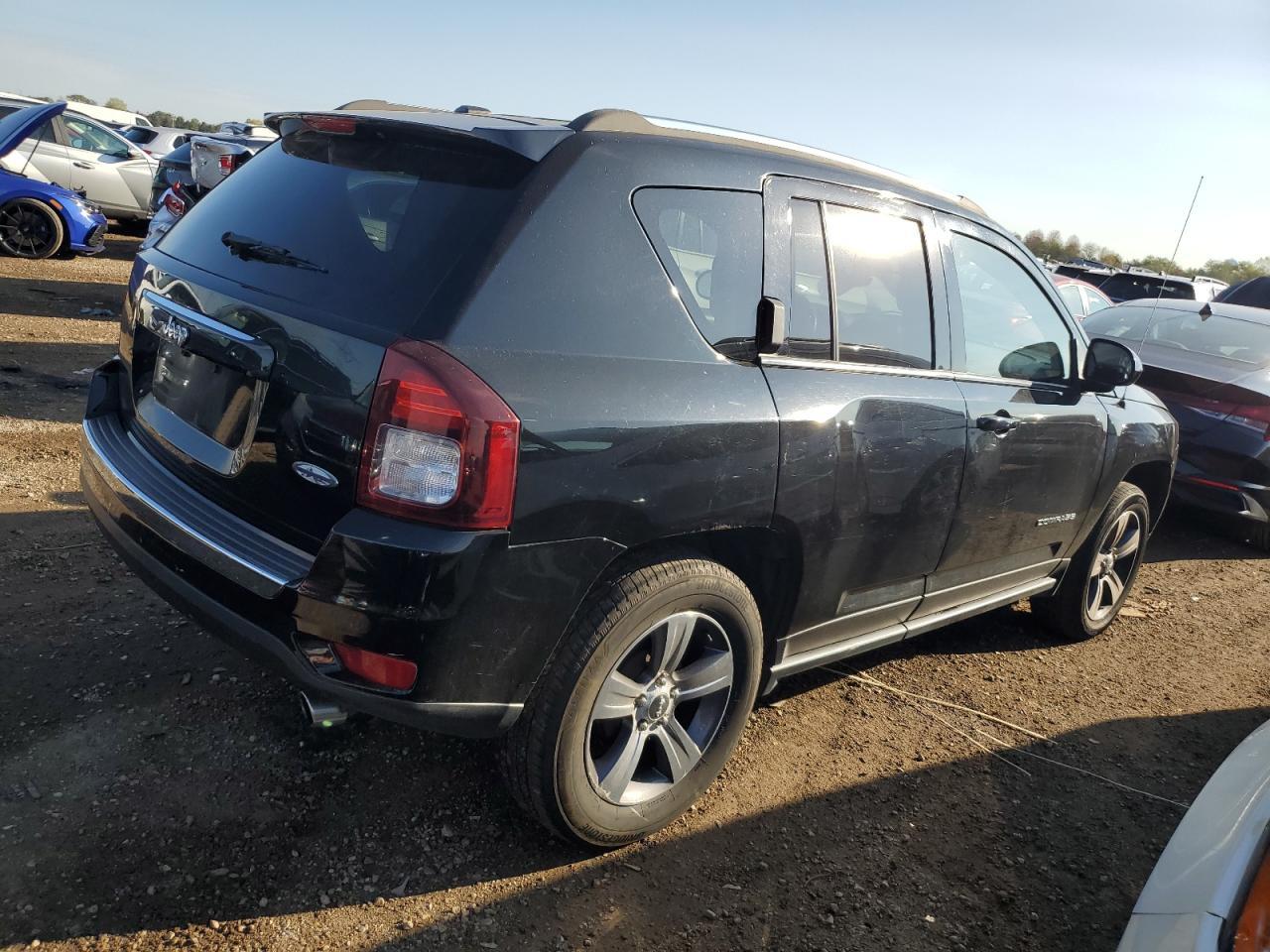 2016 Jeep Compass Latitude - Image 3