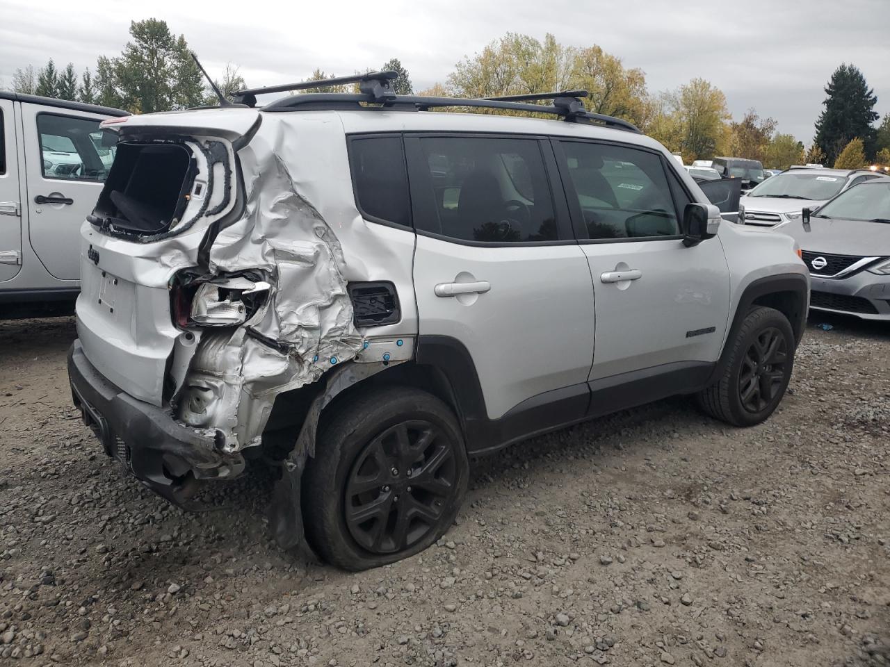 2017 Jeep Renegade Latitude - Image 3