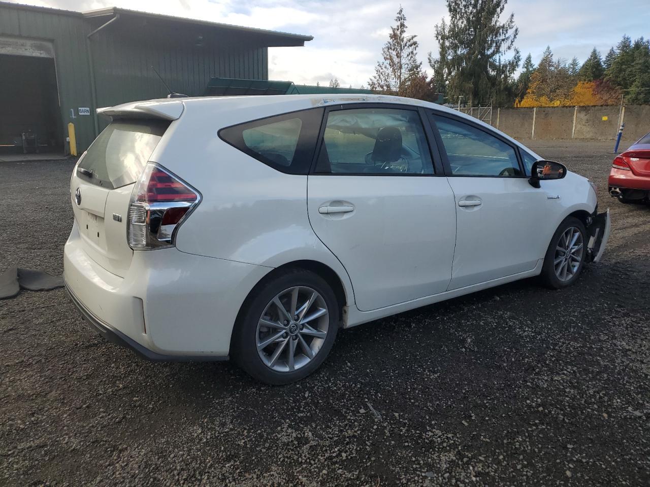 2017 Toyota Prius V - Image 3