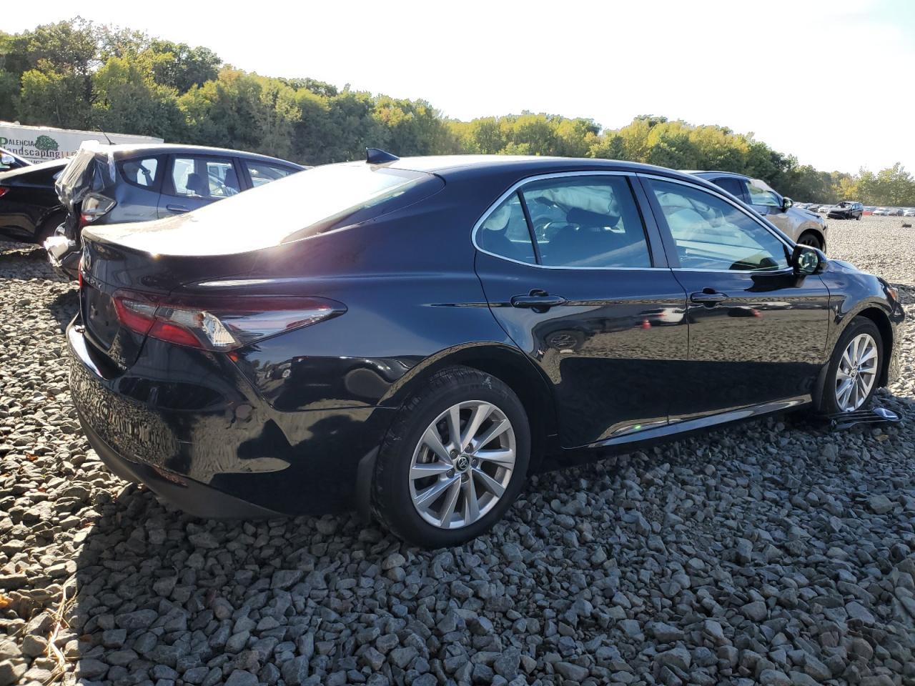 2018 Toyota Camry Le - Фото 3