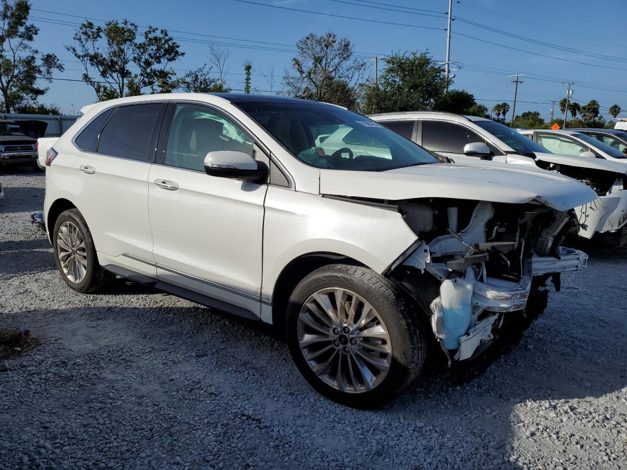 2024 Ford Edge Titanium - Image 4