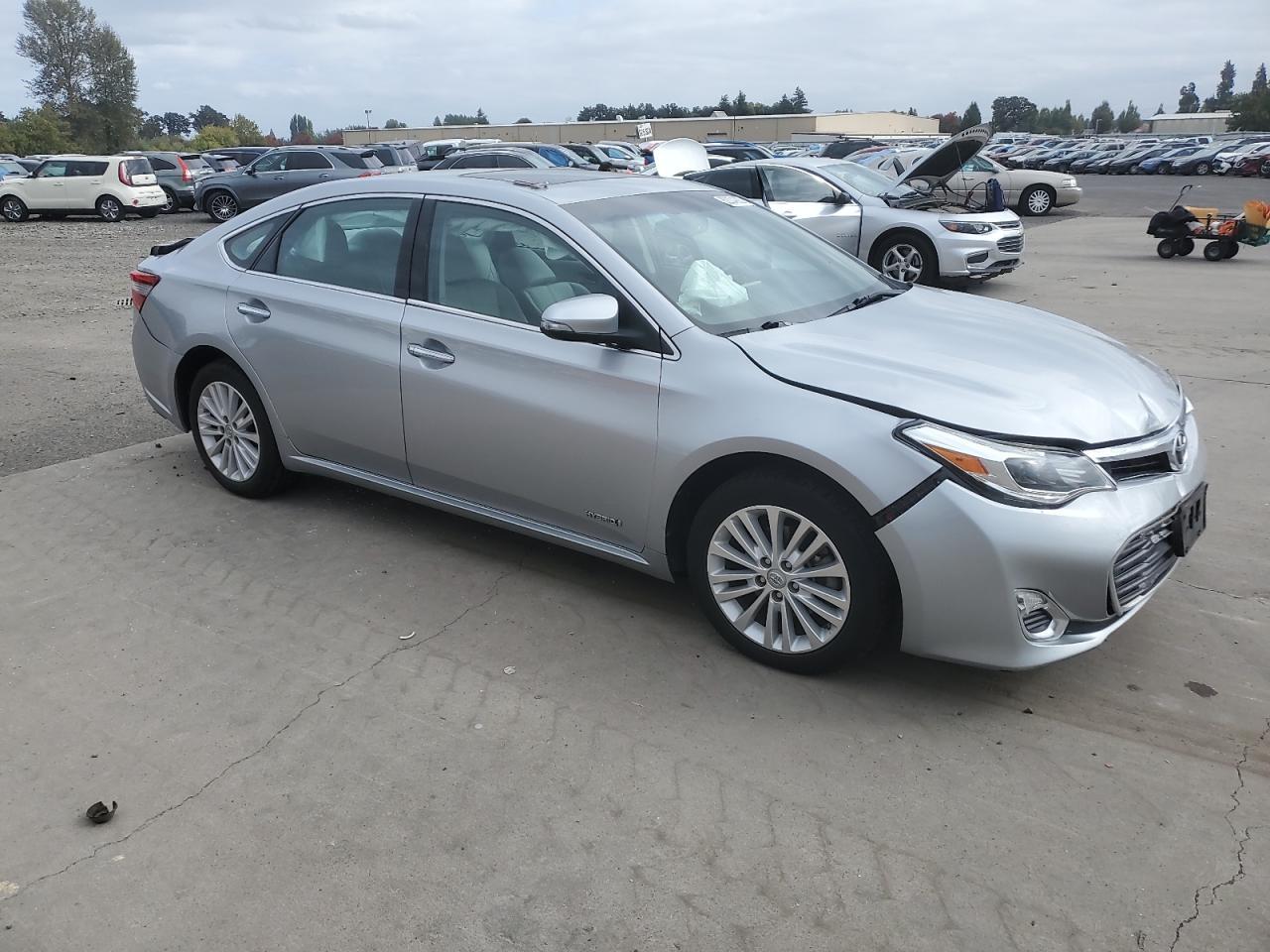 2015 Toyota Avalon Hybrid - Image 4